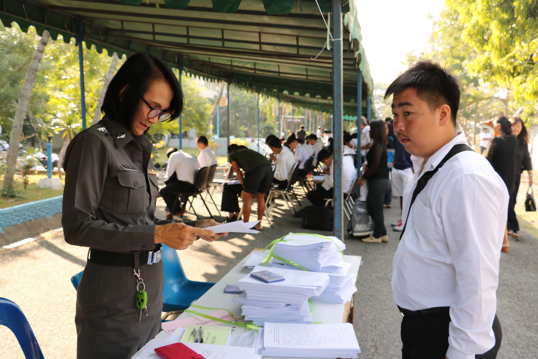 บรรยากาศผู้เข้าสอบ นสต. ประจำปีงบประมาณ พ.ศ.2560 รายงานตัว ณ ศฝร.ภ.2